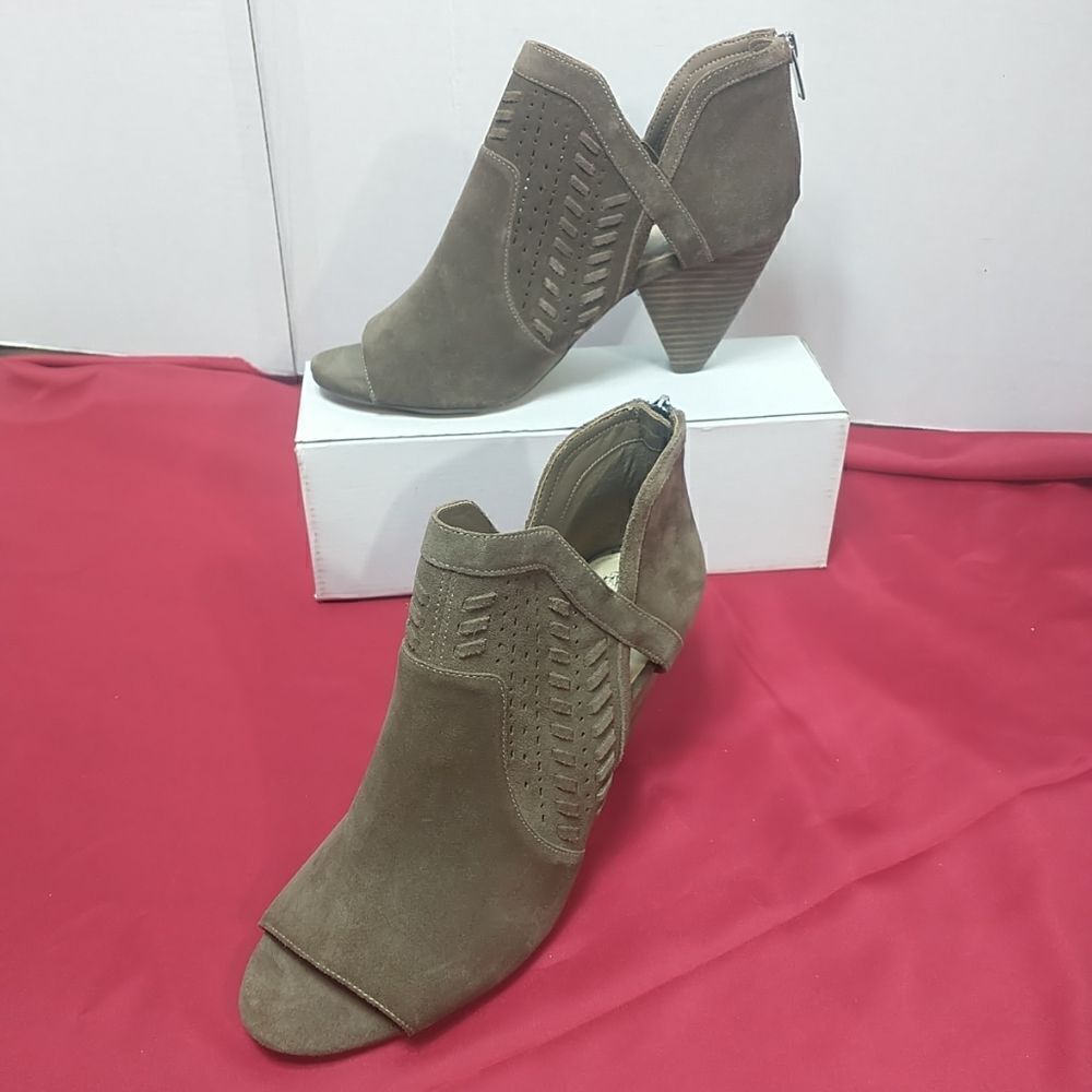 Vince Camuto Womens  SZ 10 W Heel Zip Cone Heel Ebelin  Brown Ankle Boot